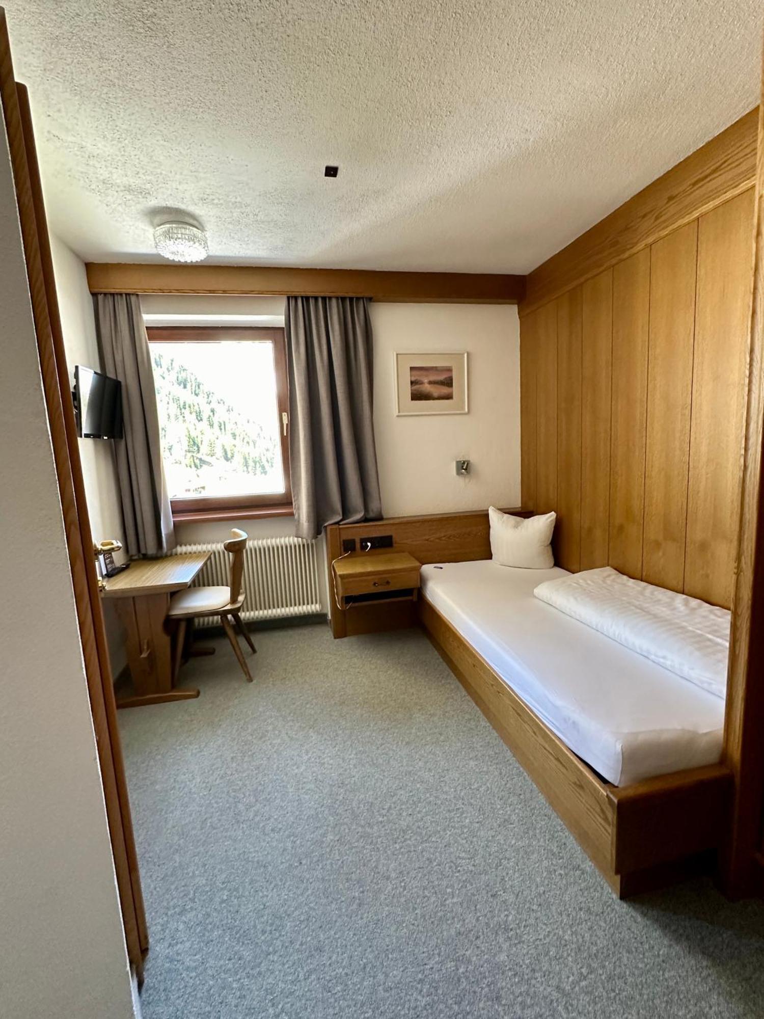 Hotel Zirbenhof Sankt Leonhard im Pitztal Rum bild