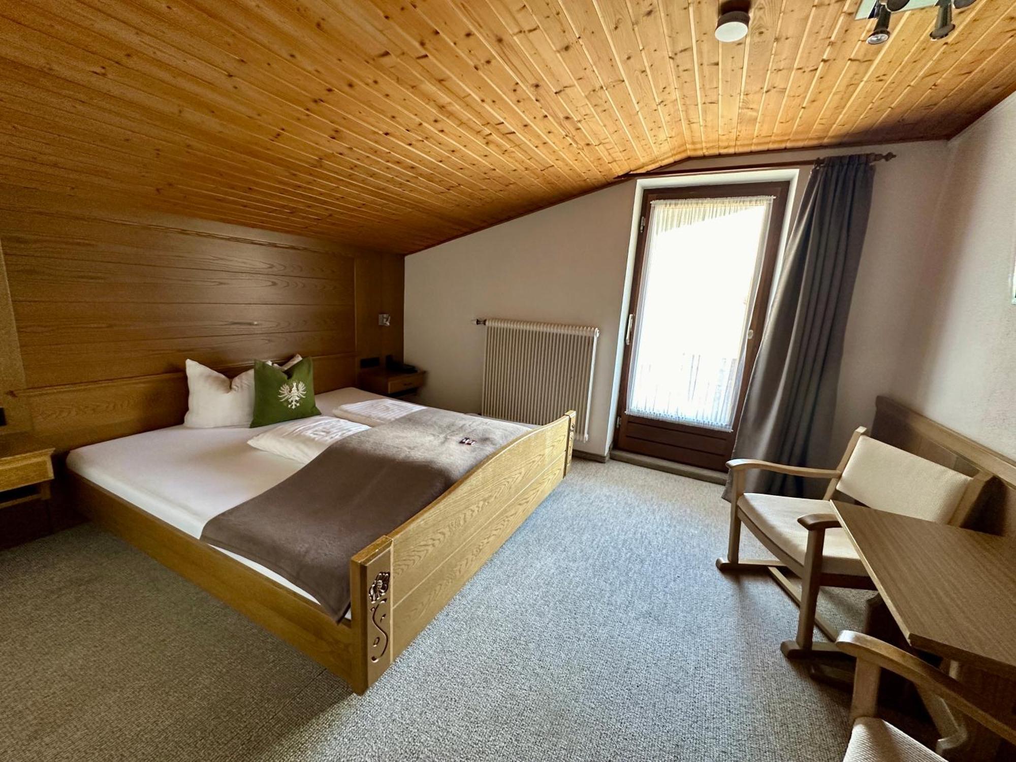 Hotel Zirbenhof Sankt Leonhard im Pitztal Rum bild